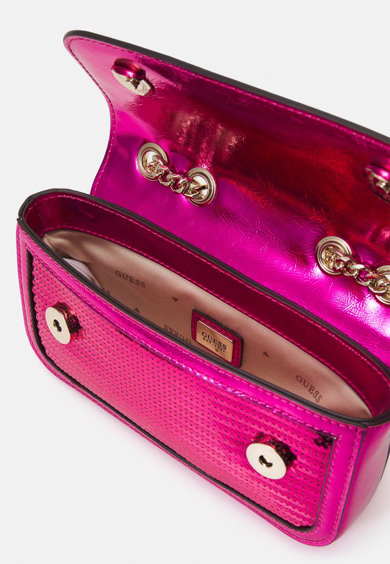 Bolsa Transversal Guess com Lantejoulas – Brilho e Sofisticação