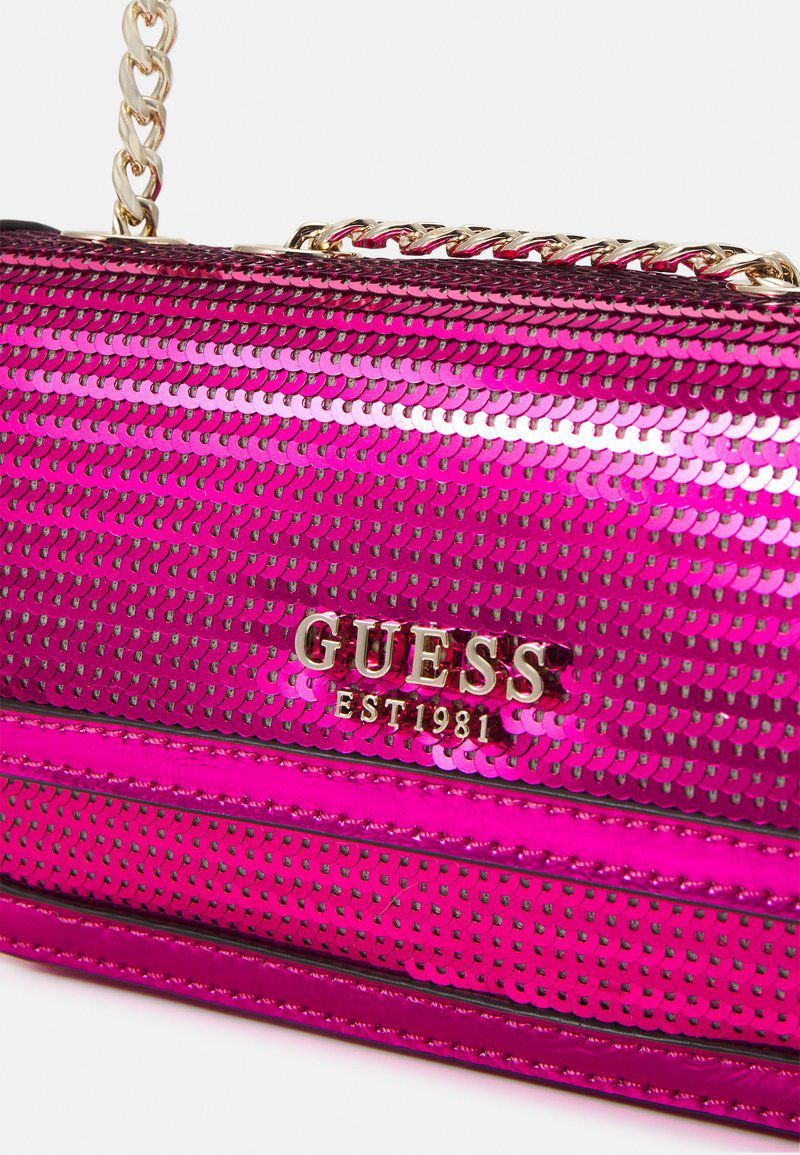 Bolsa Transversal Guess com Lantejoulas – Brilho e Sofisticação
